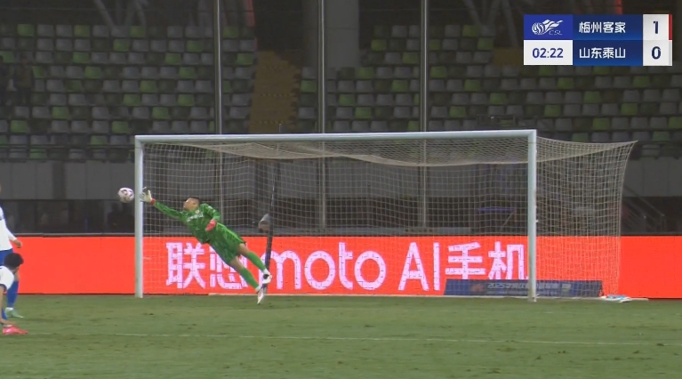 梅州開場2分鐘1-0泰山！茹子楠不停球抽射世界波攻破王大雷大門